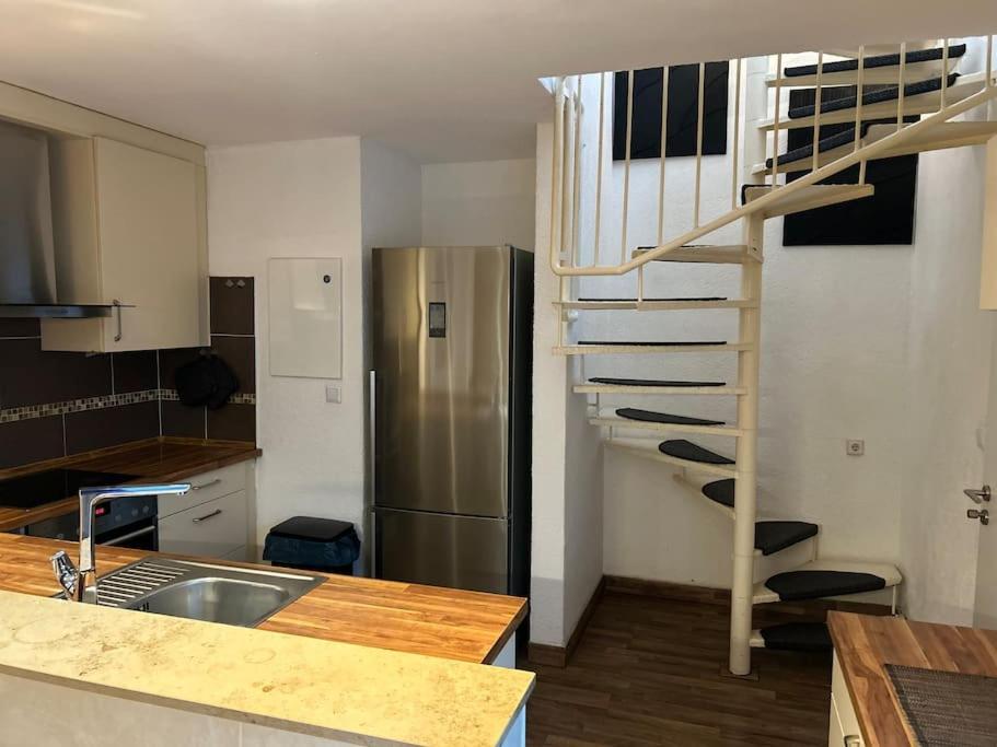 Mit Privatparkplatz, Terrasse Und Kamin BRE